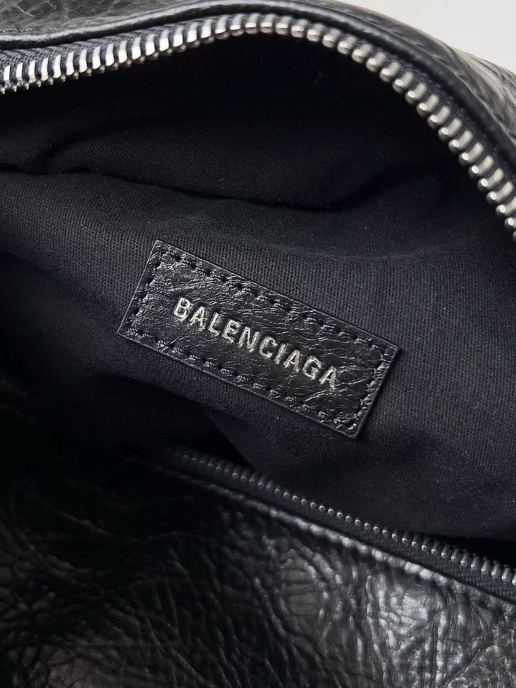 Balenciaga Superbusy tachonado