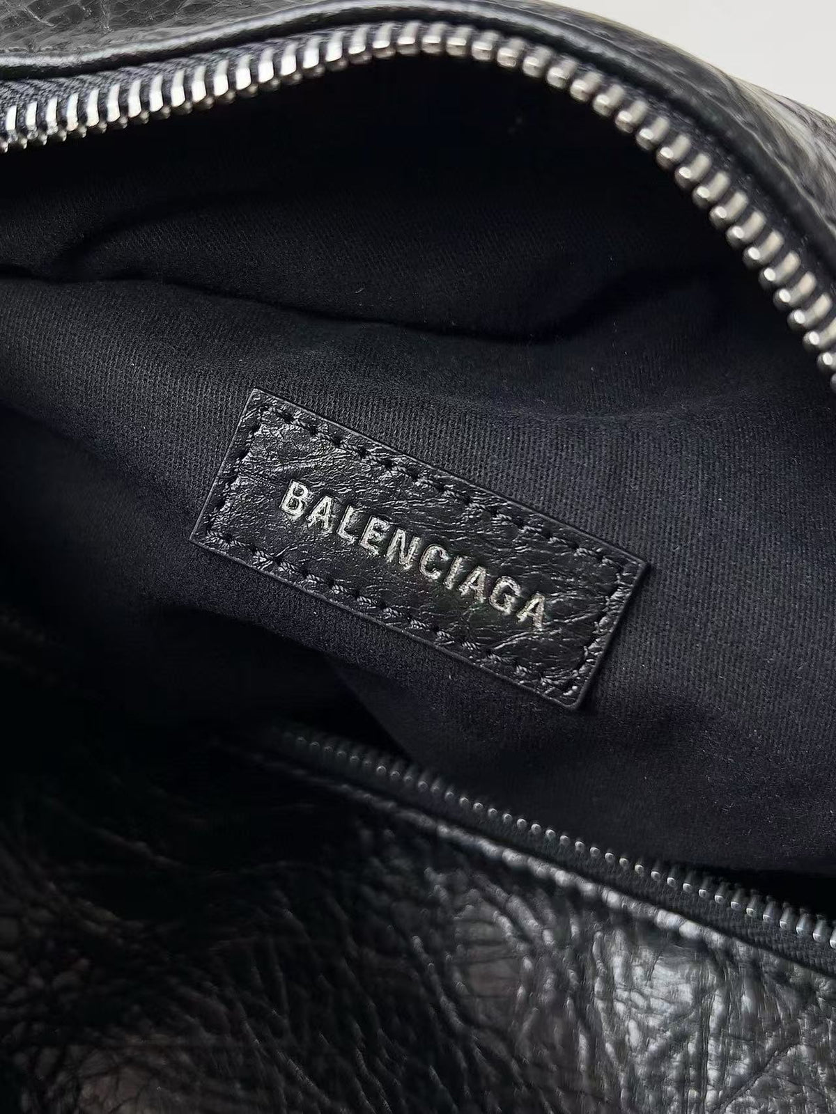 Balenciaga Superbusy tachonado