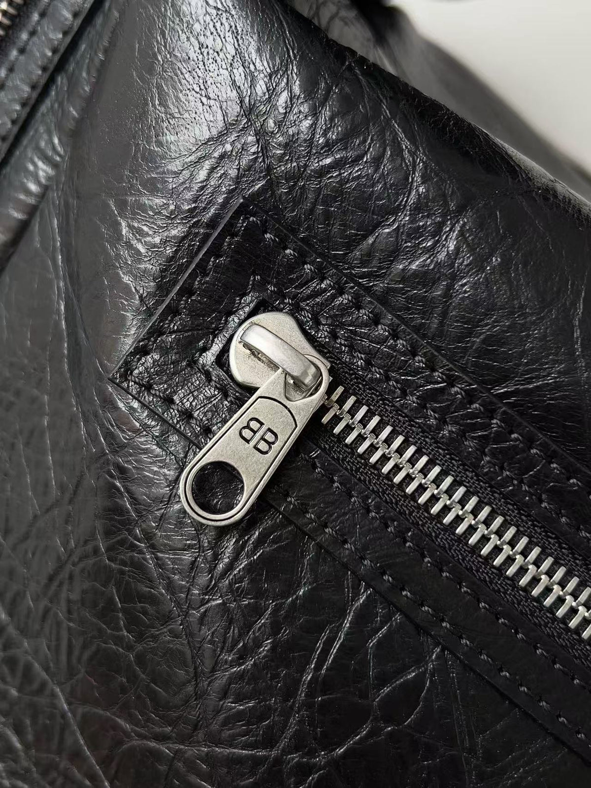 Balenciaga Superbusy tachonado