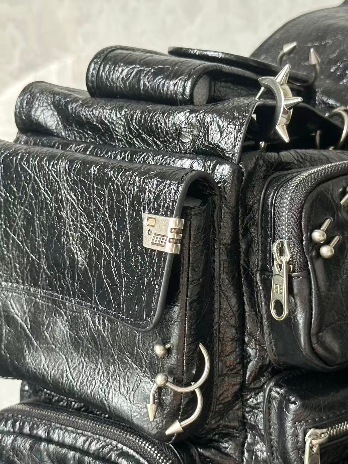 Balenciaga Superbusy tachonado