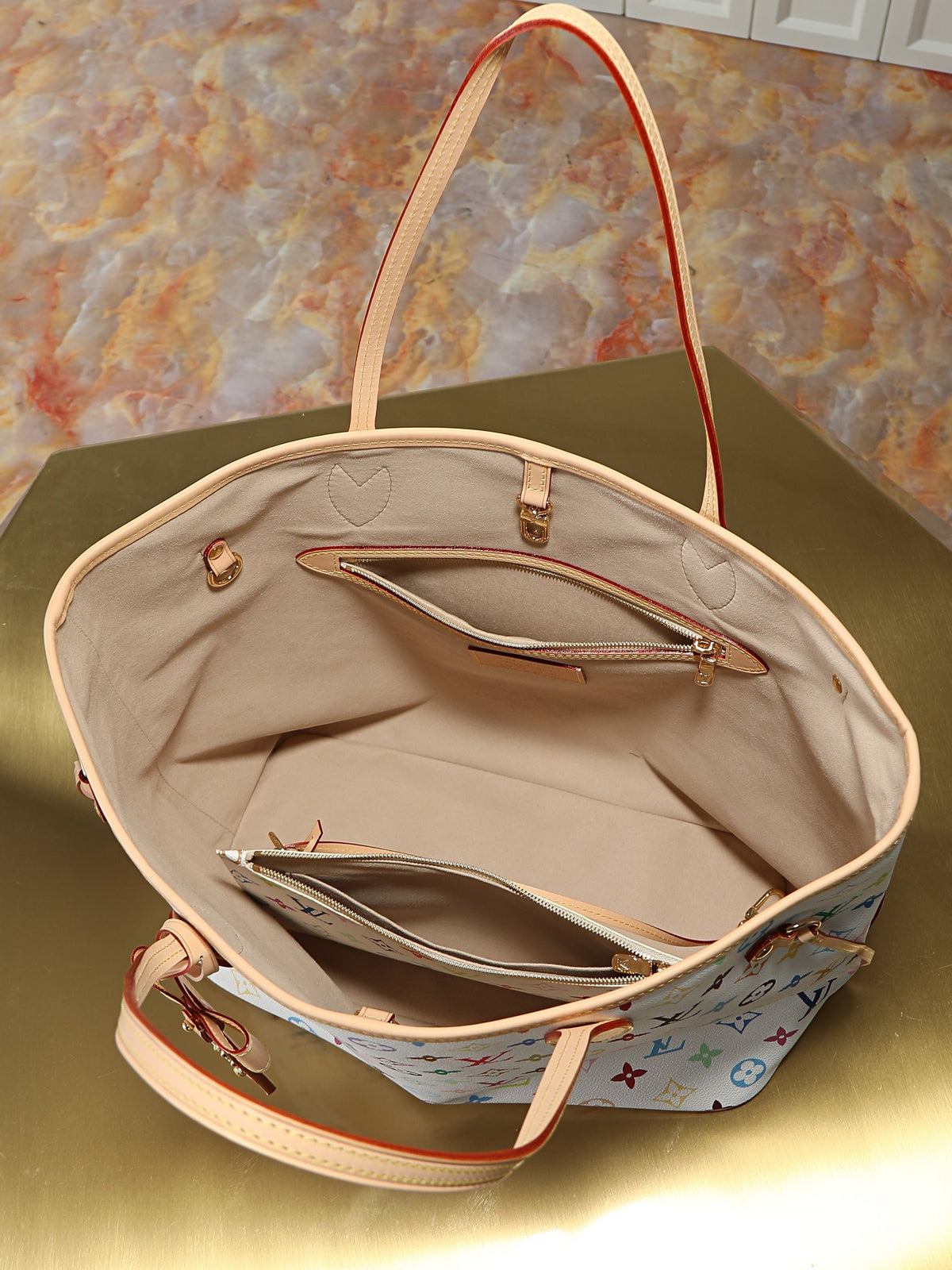 Louis Vuitton Neverfull Medium color