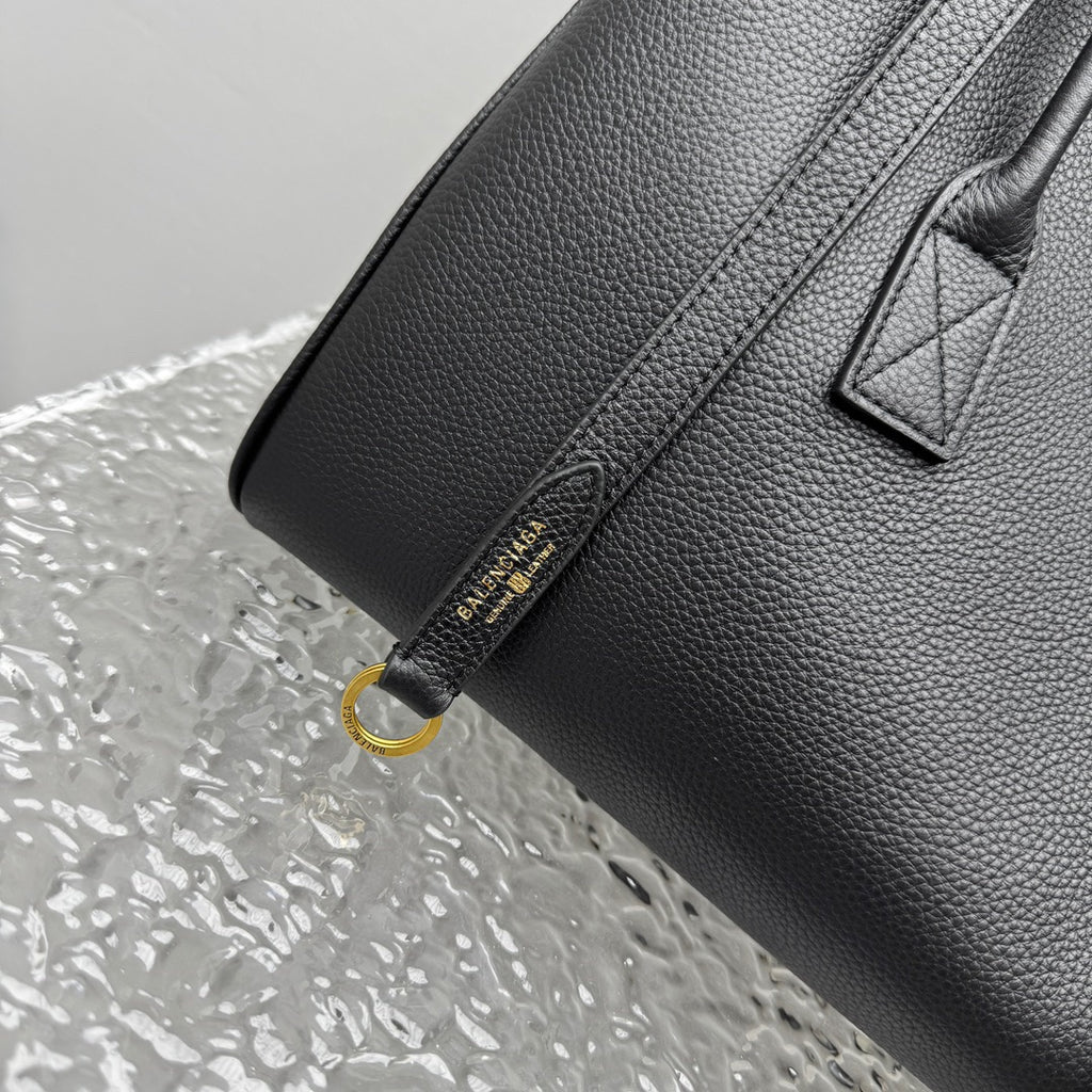 Balenciaga CarryAll de Carrie