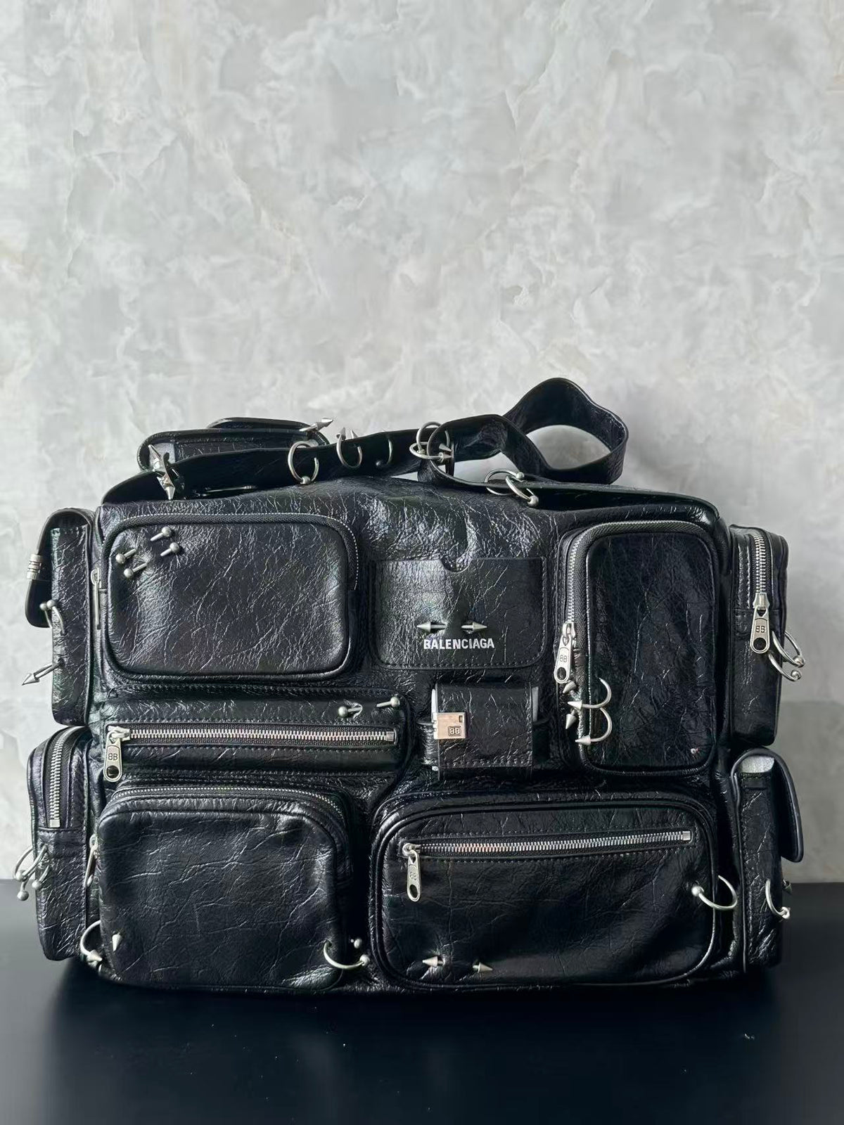Balenciaga Superbusy tachonado