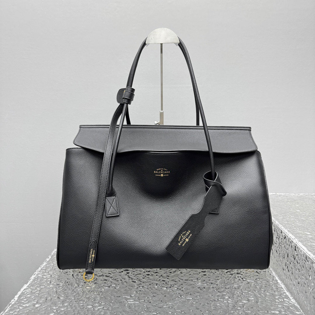 Balenciaga CarryAll de Carrie
