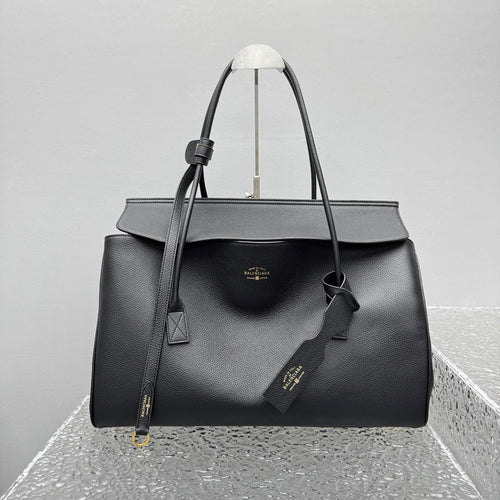 Balenciaga CarryAll de Carrie