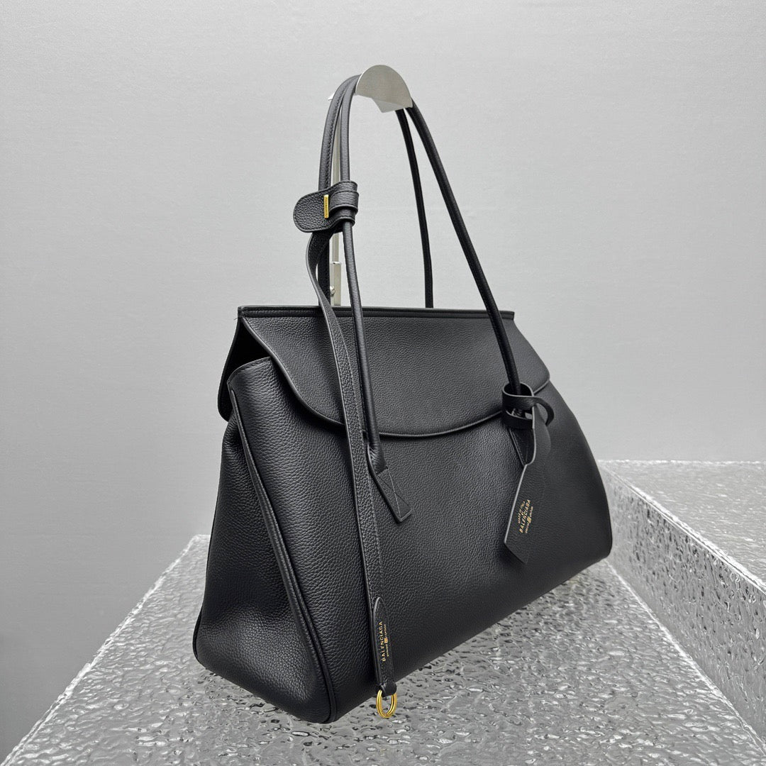 Balenciaga CarryAll de Carrie
